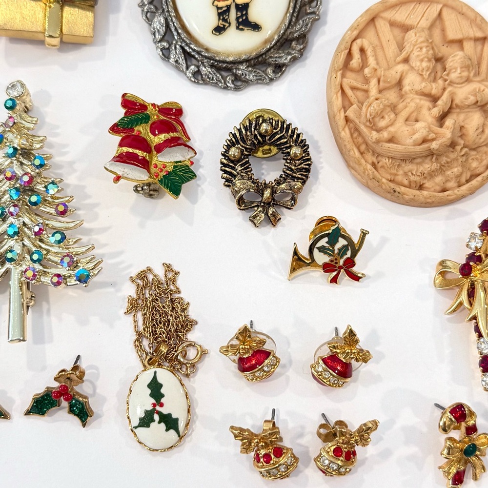 Vintage Christmas Jewelry Lot Avon Eisenburg Ice Candy Cane Brooch Rhinestone - Picture 4 of 16
